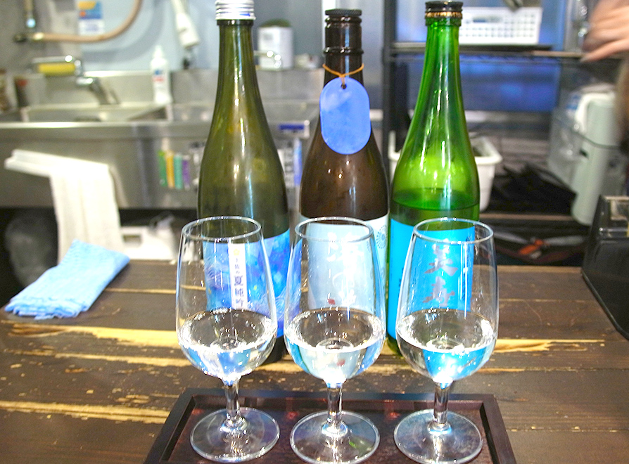 グラスに注がれた日本酒の3種類飲み比