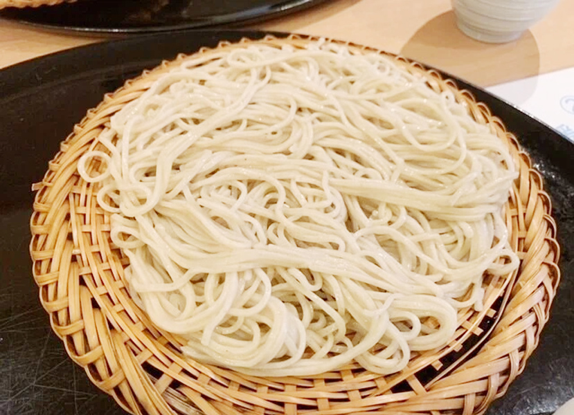 蕎麦がきらきらと輝いて見えます