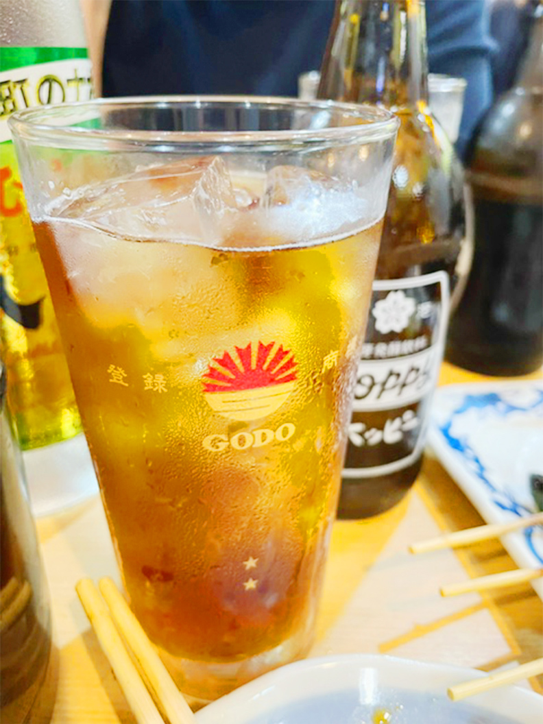 「いいちこ」と烏龍茶、ホッピーも頼みます